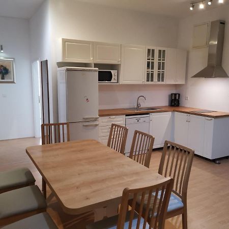 Spacious 140M2 Downtown 3 Bedroom Apartment Split Eksteriør bilde