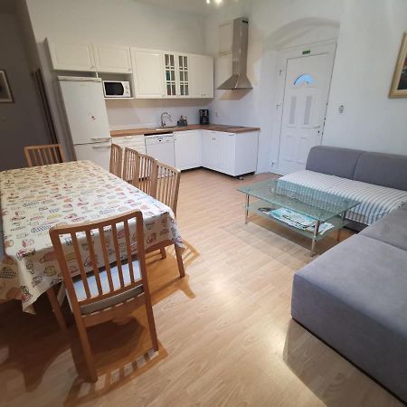Spacious 140M2 Downtown 3 Bedroom Apartment Split Eksteriør bilde
