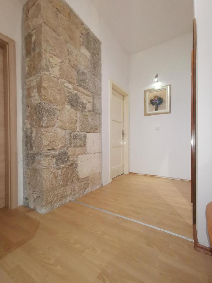 Spacious 140M2 Downtown 3 Bedroom Apartment Split Eksteriør bilde