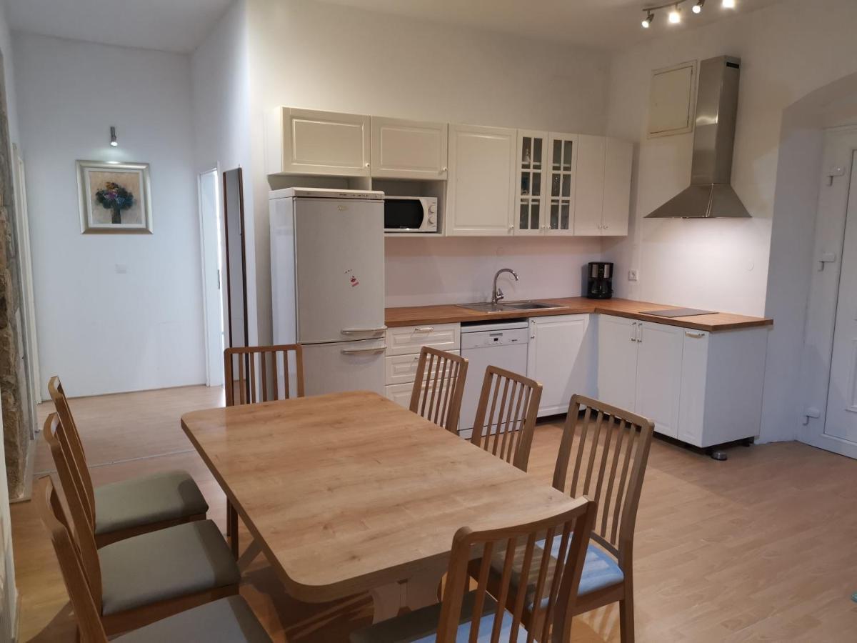 Spacious 140M2 Downtown 3 Bedroom Apartment Split Eksteriør bilde