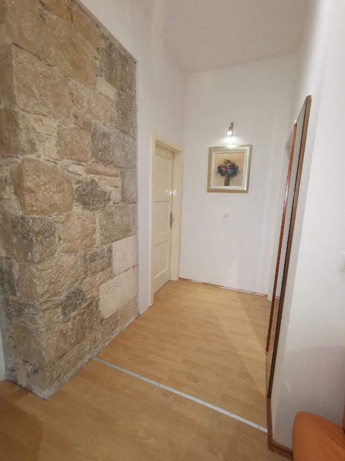 Spacious 140M2 Downtown 3 Bedroom Apartment Split Eksteriør bilde