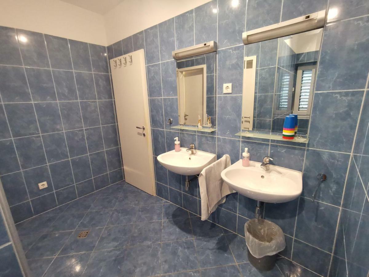 Spacious 140M2 Downtown 3 Bedroom Apartment Split Eksteriør bilde