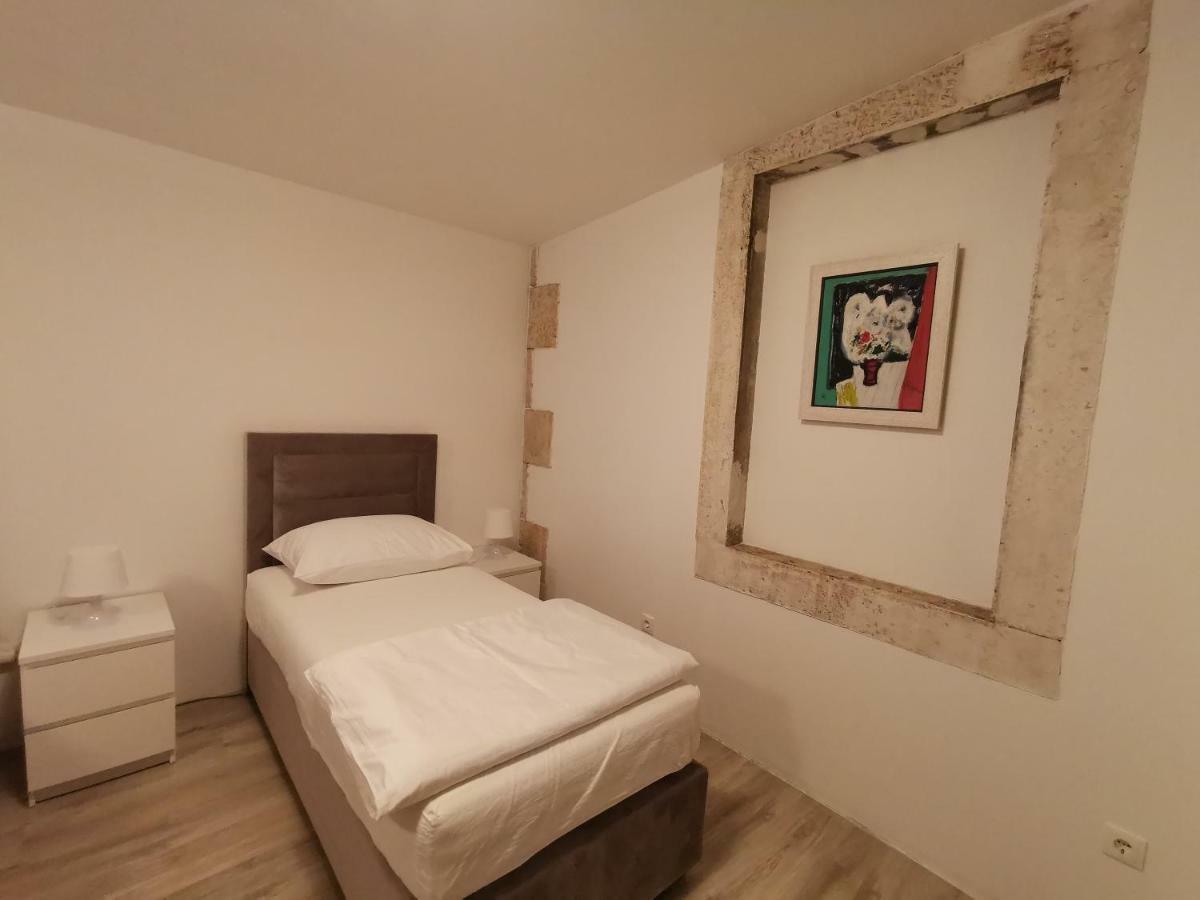 Spacious 140M2 Downtown 3 Bedroom Apartment Split Eksteriør bilde