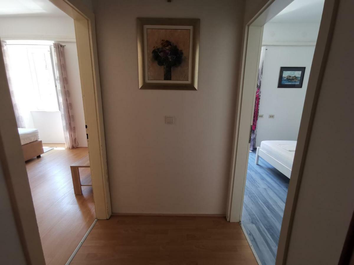 Spacious 140M2 Downtown 3 Bedroom Apartment Split Eksteriør bilde
